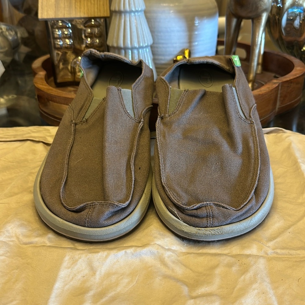 Sanuk sandals size 12 brown